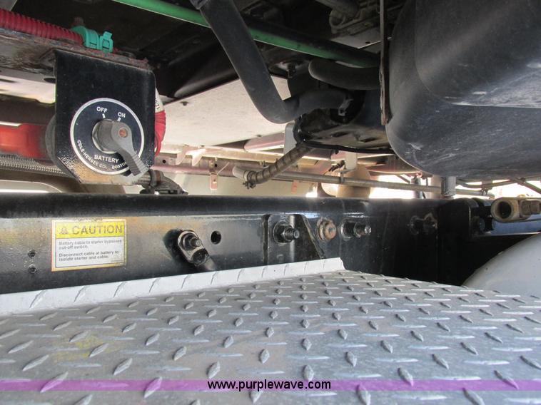 image for item L7001 2010 Freightliner Cascadia semi truck