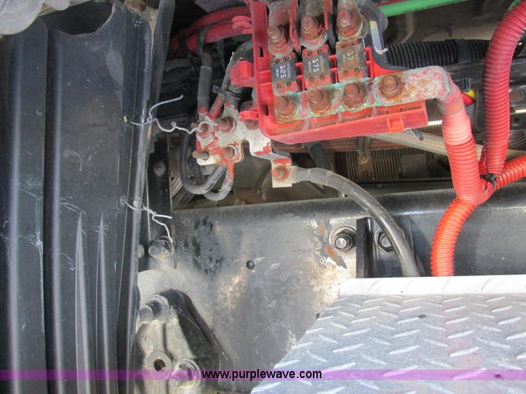 image for item L7001 2010 Freightliner Cascadia semi truck