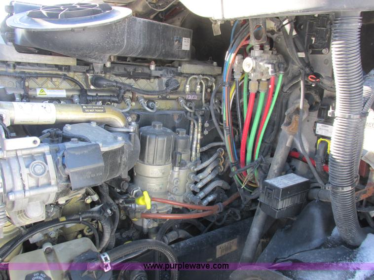 image for item L7001 2010 Freightliner Cascadia semi truck