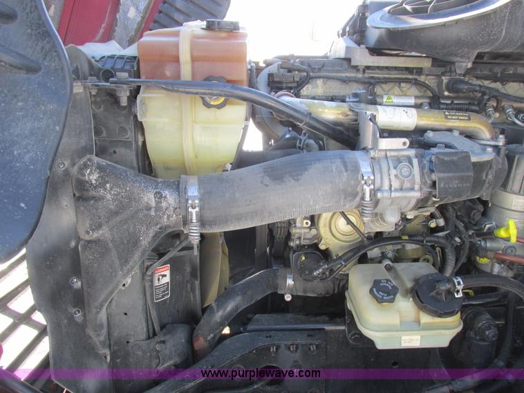 image for item L7001 2010 Freightliner Cascadia semi truck