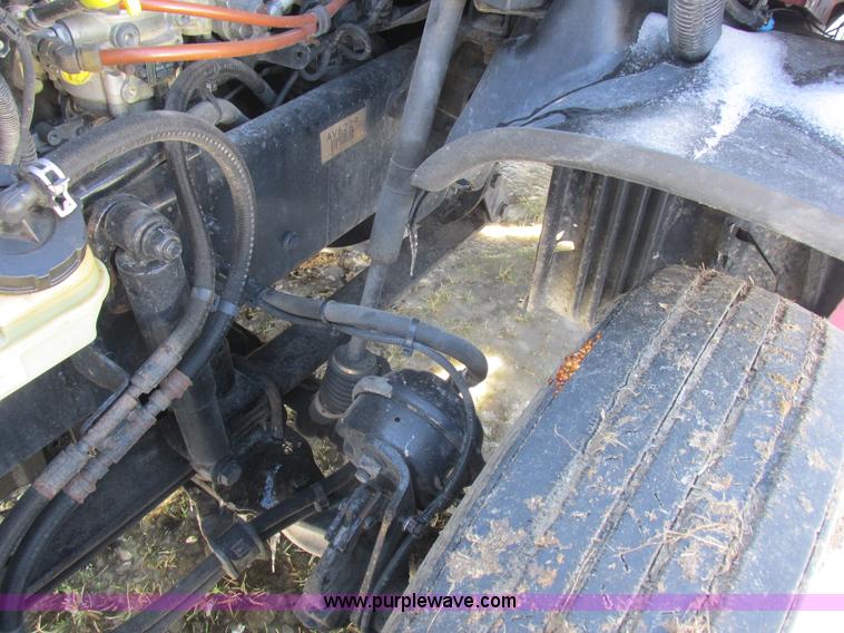 image for item L7001 2010 Freightliner Cascadia semi truck