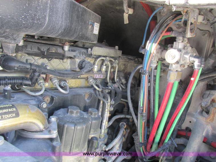 image for item L7001 2010 Freightliner Cascadia semi truck