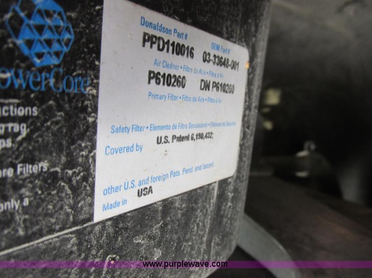 image for item L7001 2010 Freightliner Cascadia semi truck