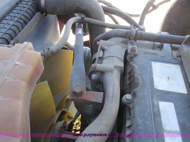 image for item L7001 2010 Freightliner Cascadia semi truck