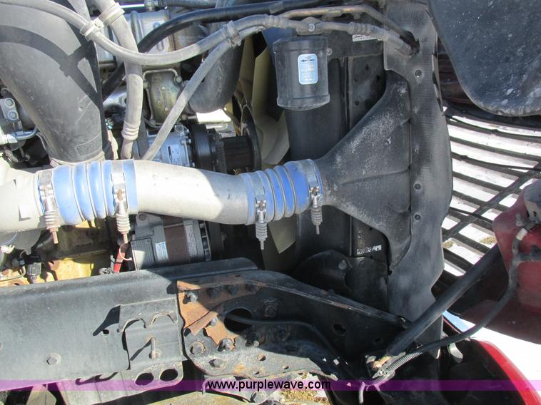 image for item L7001 2010 Freightliner Cascadia semi truck