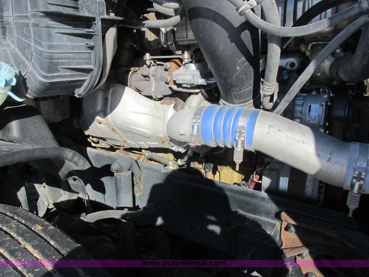 image for item L7001 2010 Freightliner Cascadia semi truck