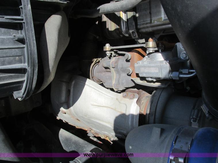 image for item L7001 2010 Freightliner Cascadia semi truck