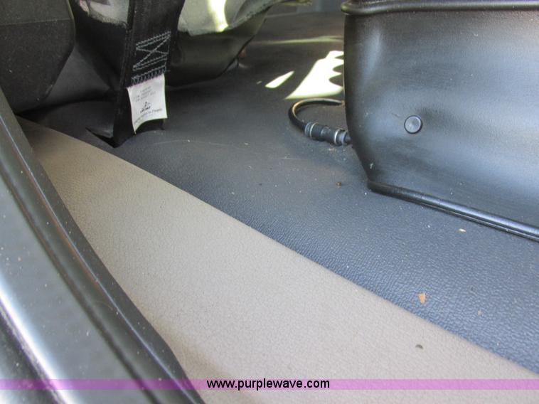 image for item L7001 2010 Freightliner Cascadia semi truck