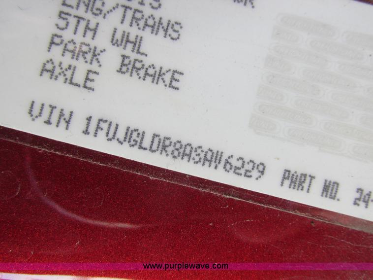 image for item L7001 2010 Freightliner Cascadia semi truck