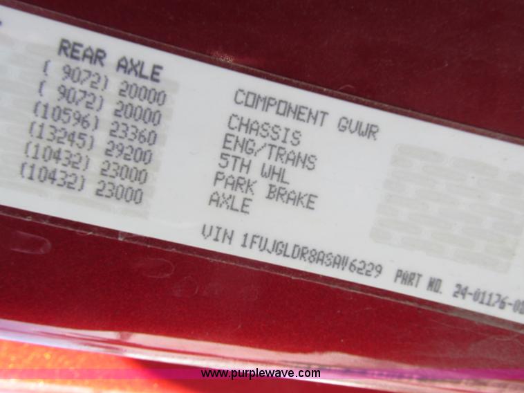 image for item L7001 2010 Freightliner Cascadia semi truck