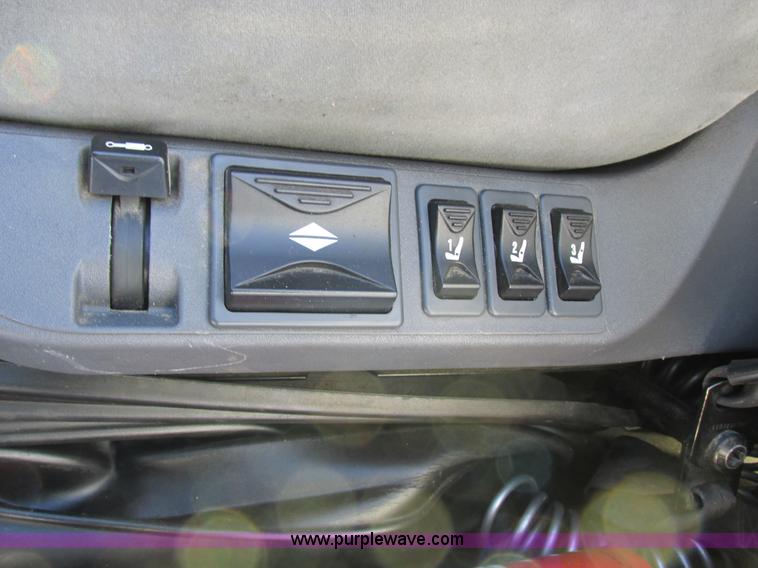 image for item L7001 2010 Freightliner Cascadia semi truck