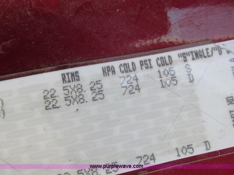 image for item L7001 2010 Freightliner Cascadia semi truck