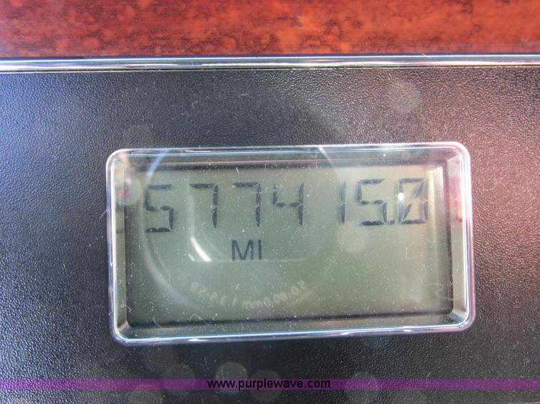 image for item L7001 2010 Freightliner Cascadia semi truck