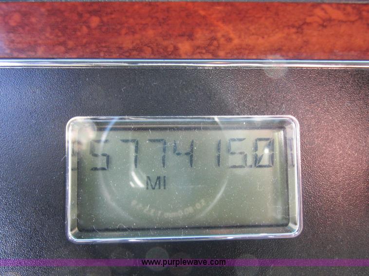 image for item L7001 2010 Freightliner Cascadia semi truck