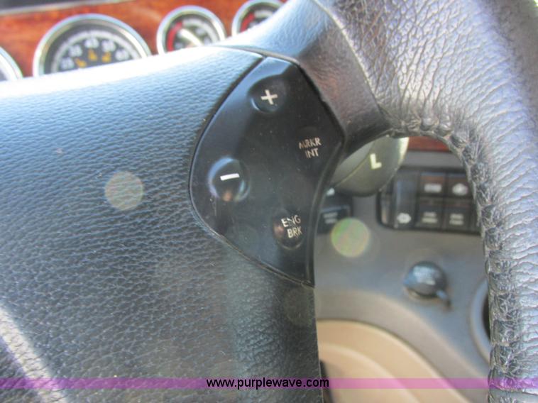 image for item L7001 2010 Freightliner Cascadia semi truck