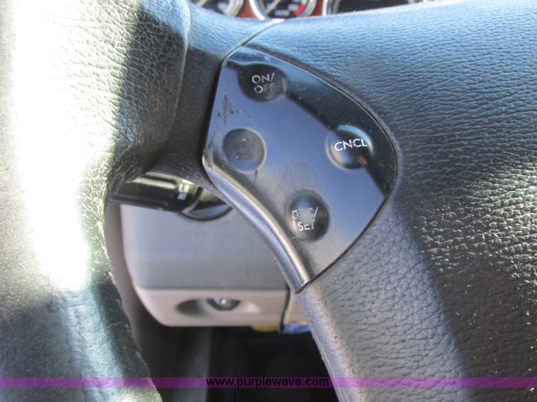 image for item L7001 2010 Freightliner Cascadia semi truck