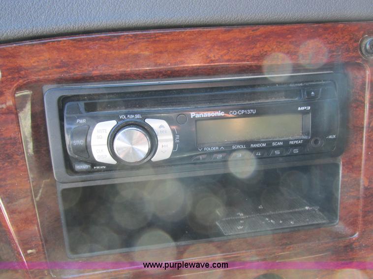 image for item L7001 2010 Freightliner Cascadia semi truck