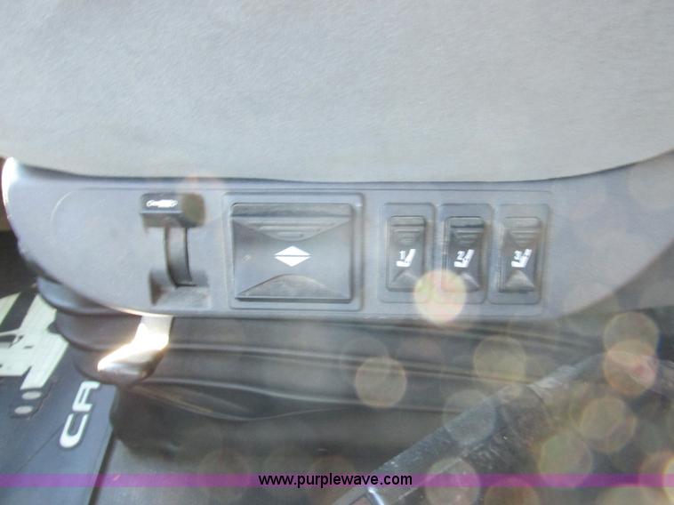 image for item L7001 2010 Freightliner Cascadia semi truck