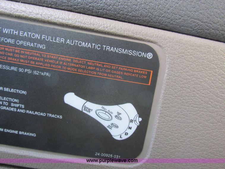 image for item L7001 2010 Freightliner Cascadia semi truck