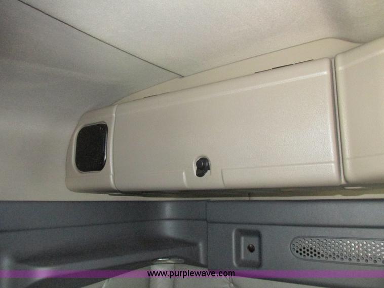 image for item L7001 2010 Freightliner Cascadia semi truck