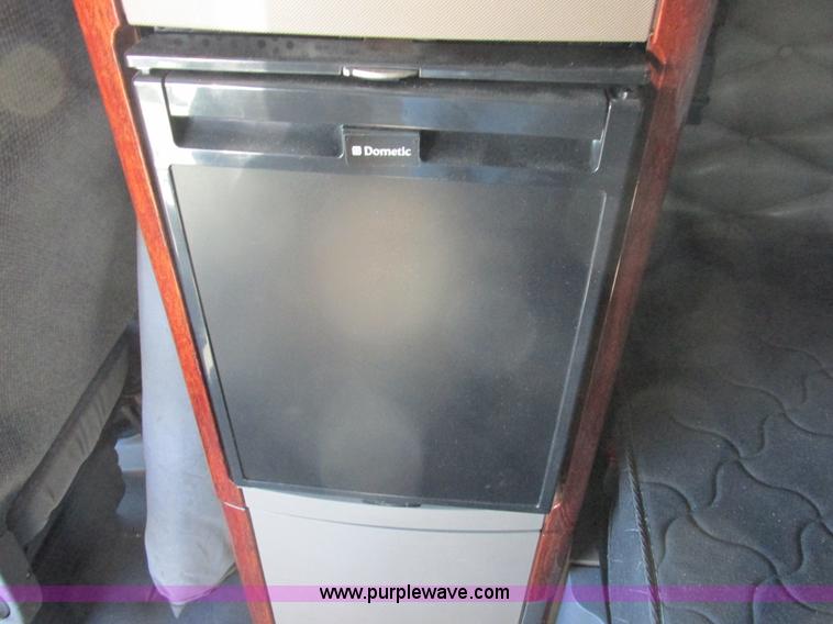 image for item L7001 2010 Freightliner Cascadia semi truck