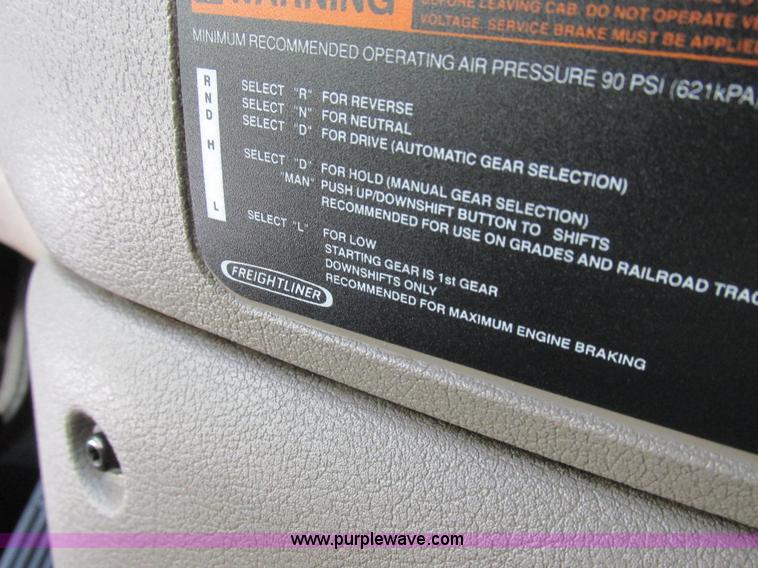 image for item L7001 2010 Freightliner Cascadia semi truck