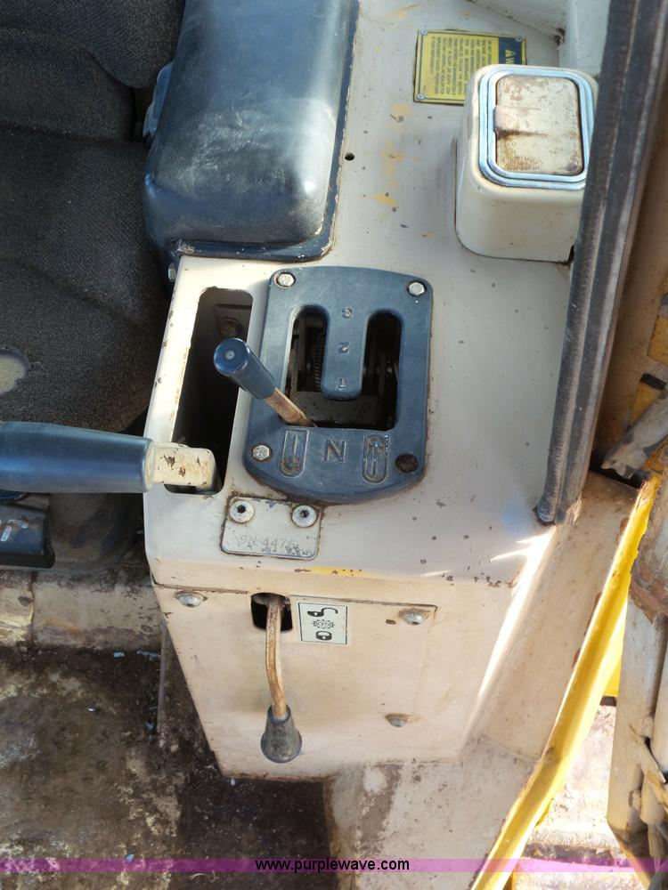 image for item G7103 1992 Caterpillar D5H XL Series II dozer