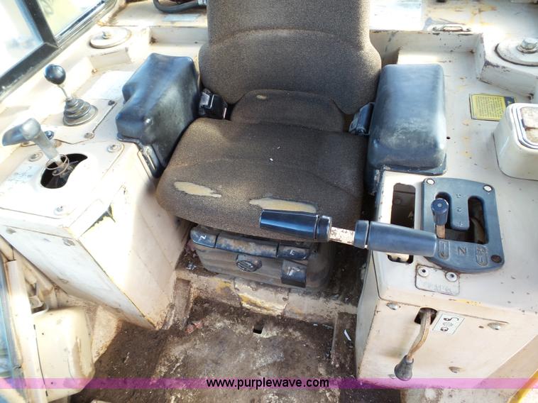 image for item G7103 1992 Caterpillar D5H XL Series II dozer