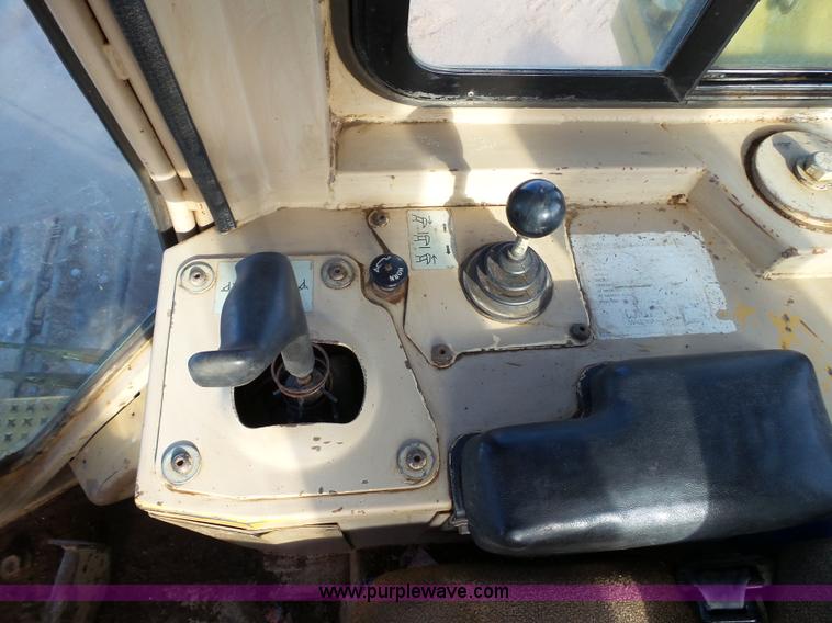 image for item G7103 1992 Caterpillar D5H XL Series II dozer