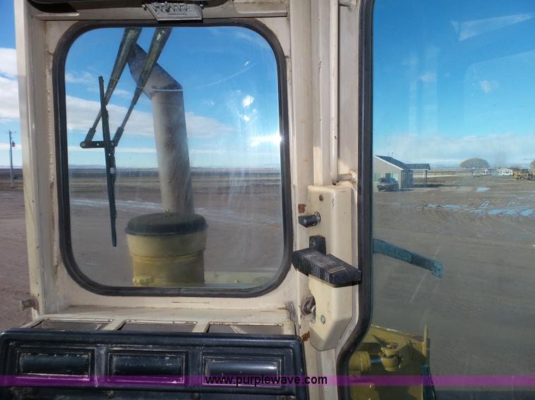 image for item G7103 1992 Caterpillar D5H XL Series II dozer