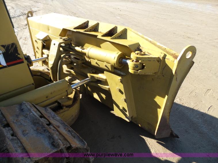 image for item G7103 1992 Caterpillar D5H XL Series II dozer