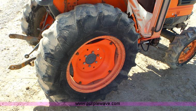 image for item G7105 Kubota L3410 MFWD tractor