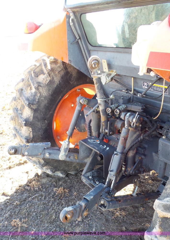 image for item G7106 2007 Kubota M6040 tractor