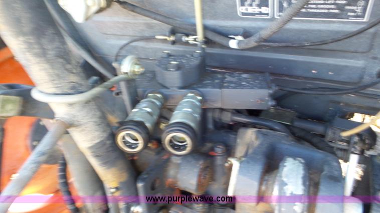 image for item G7106 2007 Kubota M6040 tractor