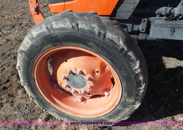 image for item G7106 2007 Kubota M6040 tractor