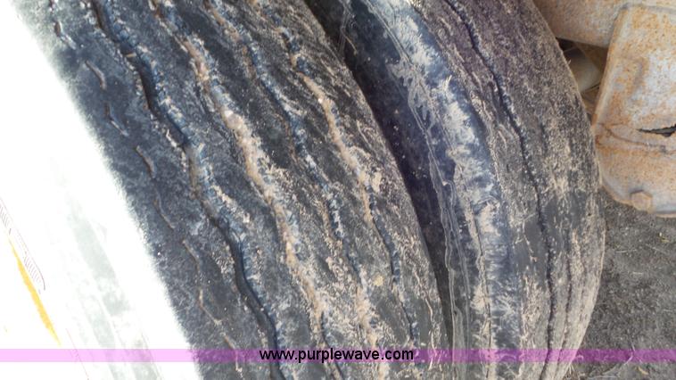 image for item G7107 2009 Parma live bottom trailer