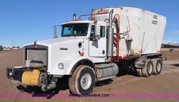 image for item G7116 2006 Kenworth T800 feed truck