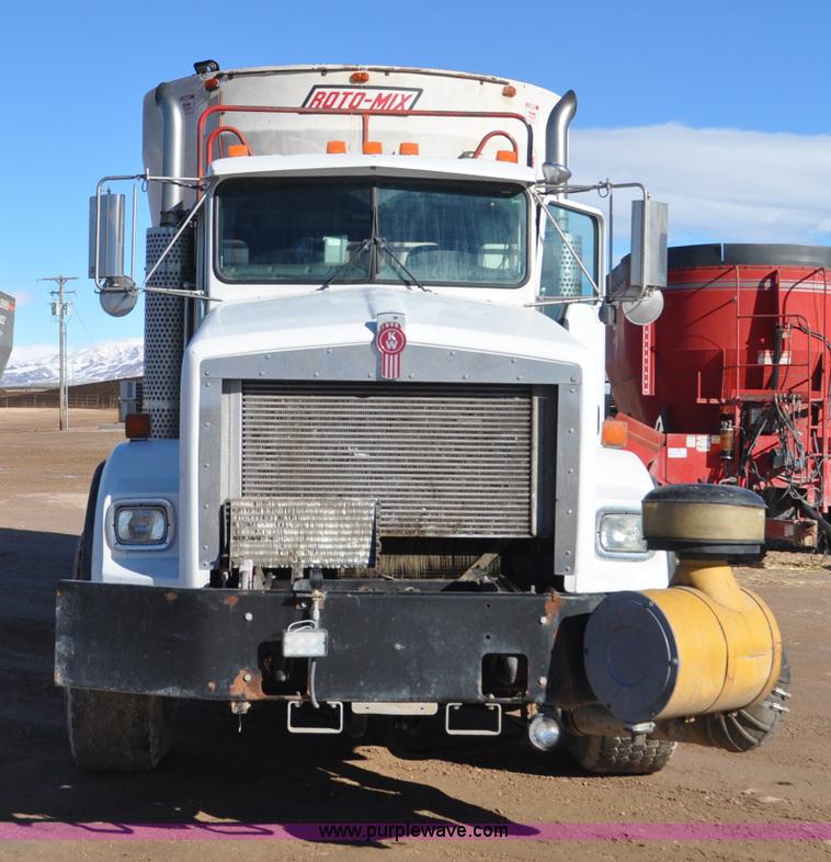 image for item G7116 2006 Kenworth T800 feed truck
