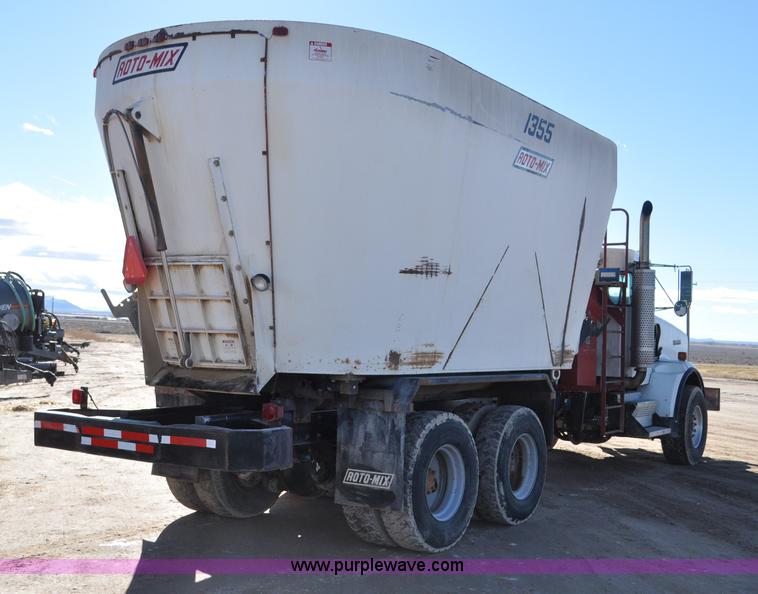 image for item G7116 2006 Kenworth T800 feed truck