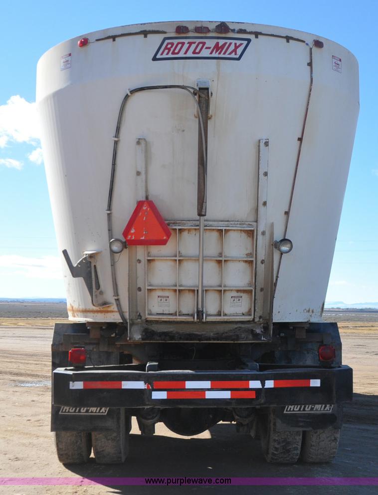 image for item G7116 2006 Kenworth T800 feed truck