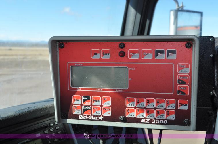 image for item G7116 2006 Kenworth T800 feed truck