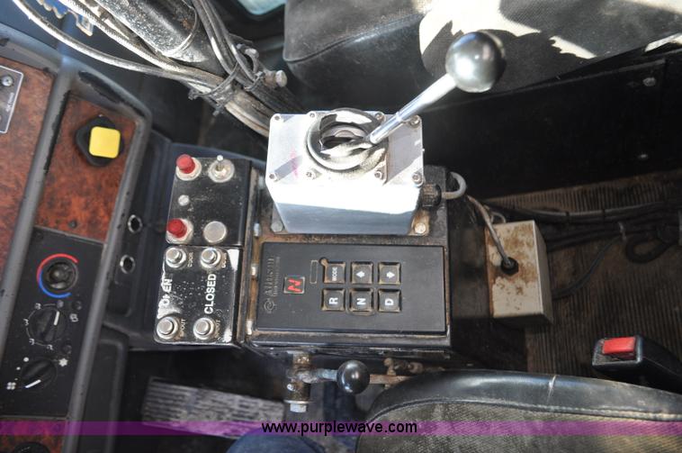 image for item G7116 2006 Kenworth T800 feed truck