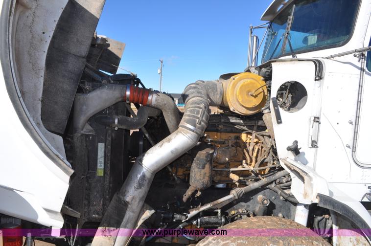 image for item G7116 2006 Kenworth T800 feed truck