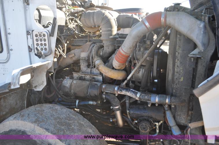 image for item G7116 2006 Kenworth T800 feed truck