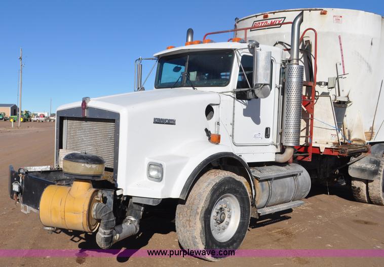 image for item G7116 2006 Kenworth T800 feed truck