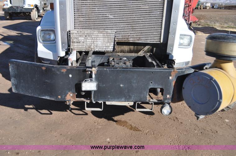 image for item G7116 2006 Kenworth T800 feed truck