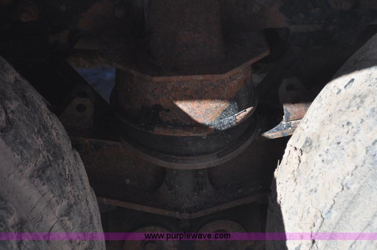 image for item G7116 2006 Kenworth T800 feed truck