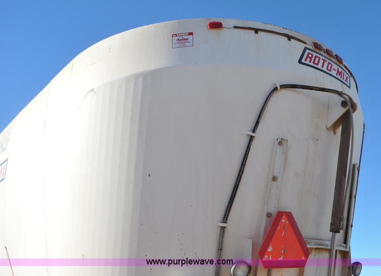 image for item G7116 2006 Kenworth T800 feed truck