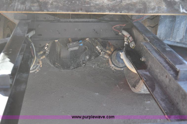 image for item G7116 2006 Kenworth T800 feed truck