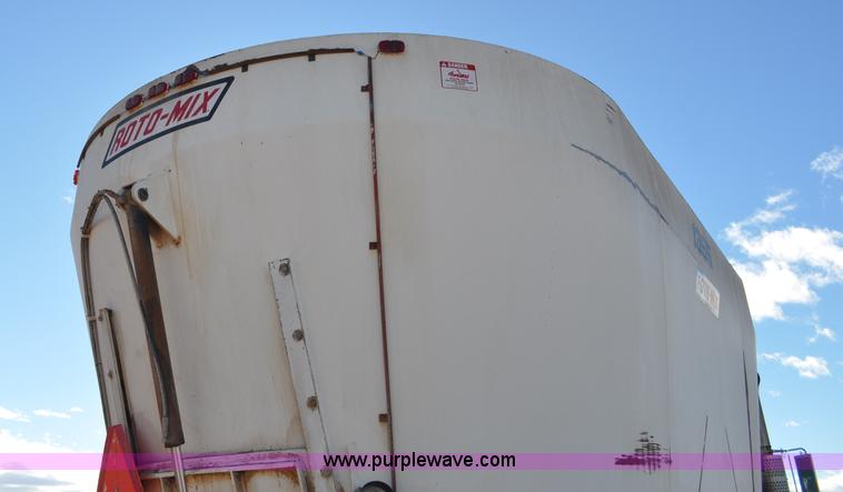 image for item G7116 2006 Kenworth T800 feed truck